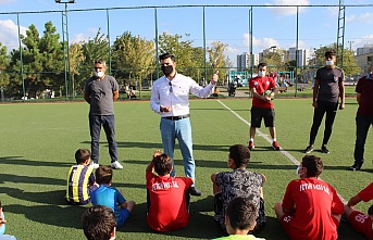 Habibler'de Yaşayan Gençlere Ücretsiz Futbol Eğitimi