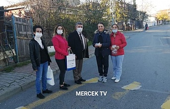 Muhtar Ümit Doğan Mahalle Sakinlerine Yine Maske Dağıttı !.