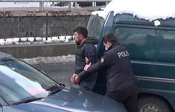 Sultangazi'de markete giren hırsız yakayı ele verdi