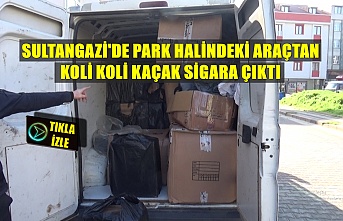 Sultangazi'de Park Halindeki Araçtan Çok Sayıda Kaçak Sigara Çıktı.