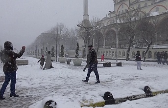 Sultangazi'li Vatandaşlar Kar'ın Tadını Çıkardı !.