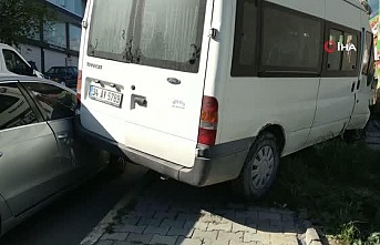 Arnavutköy'de kontrolden çıkan araç çiğ köfte dükkanına çarptı