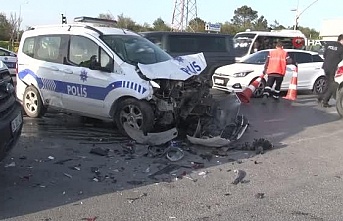 Arnavutköy'de polis otosuyla pikap çarpıştı, 2 polis yaralandı