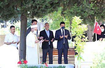 Başkan Dursun, 15 Temmuz Şehitlerinin Kabirlerini Ziyaret Ederek Dua Etti 