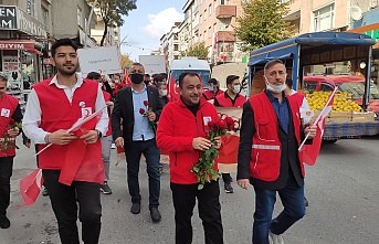 Sultangazi'de Kızılay Haftası Yürüyüşüne Yoğun İlgi