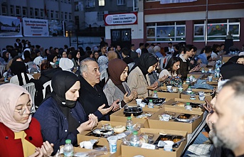 Sultangazi Belediye Başkanı Dursun Gençlerle İftarlarda Buluşuyor 