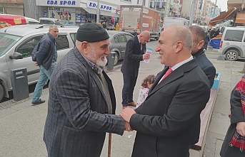 Başkan Ferhat Epözdemir, sıkmadık el girmedik gönül bırakmıyor