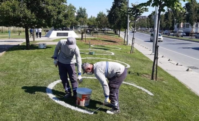 Sultangazi'de Park Ve Bahçelere Corona Ayarı