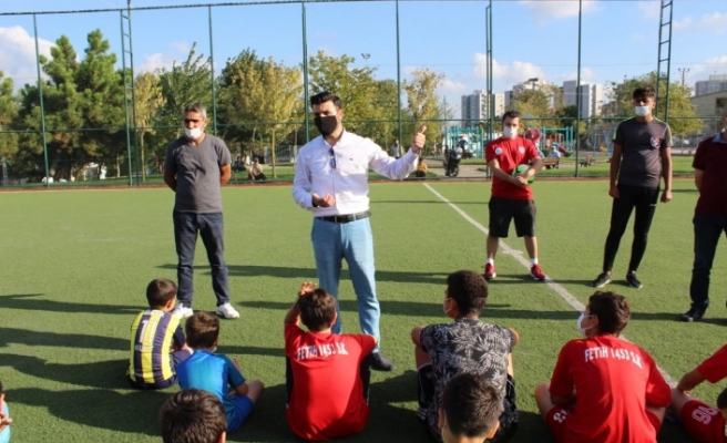 Habibler'de Yaşayan Gençlere Ücretsiz Futbol Eğitimi