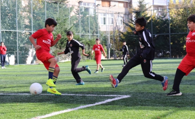 Sultanşehir futbol kulübünden bu semtin çocuklarına destek.