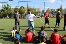 Habibler'de Yaşayan Gençlere Ücretsiz Futbol Eğitimi