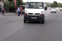 Arnavutköy’de bisiklet süren çocuğa minibüs çarptı.