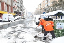 Sultangazi Belediyesi Ekipleri Karla Mücadeleyi Dört Bir Yandan Sürdürüyor