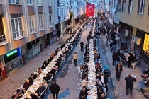 Sultangazi YSK derneğinden gelenekesel 5 bin kişilik sokak iftarı