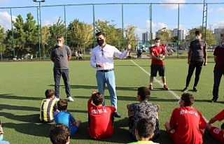 Habibler'de Yaşayan Gençlere Ücretsiz Futbol...