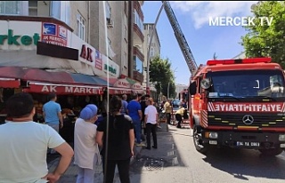 Sultangazi'de bacası tutuşan işyeri itfaiye...