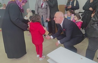 Başkan Ferhat Epözdemir'den 40 çocuğa ayakkabı...