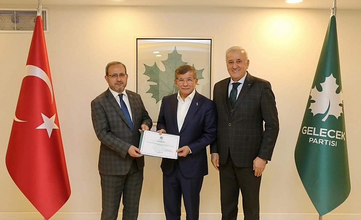 Bir Ayağı Ankara'da Olan Altan'a Davutoğlu'ndan Yeni Görev