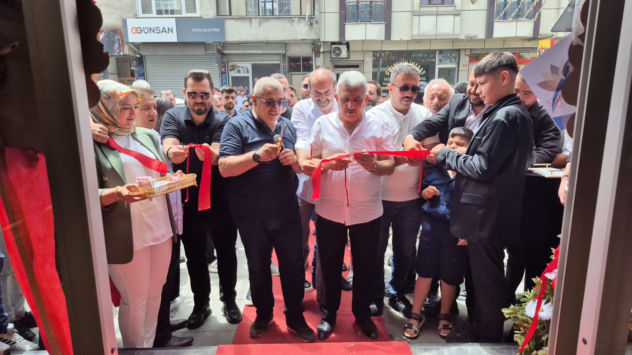 Özgür İnşaat ve Gayrimenkul Yeni Yerinde Hizmete Açıldı!